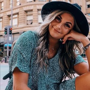 Meet your Posher, Vanessa